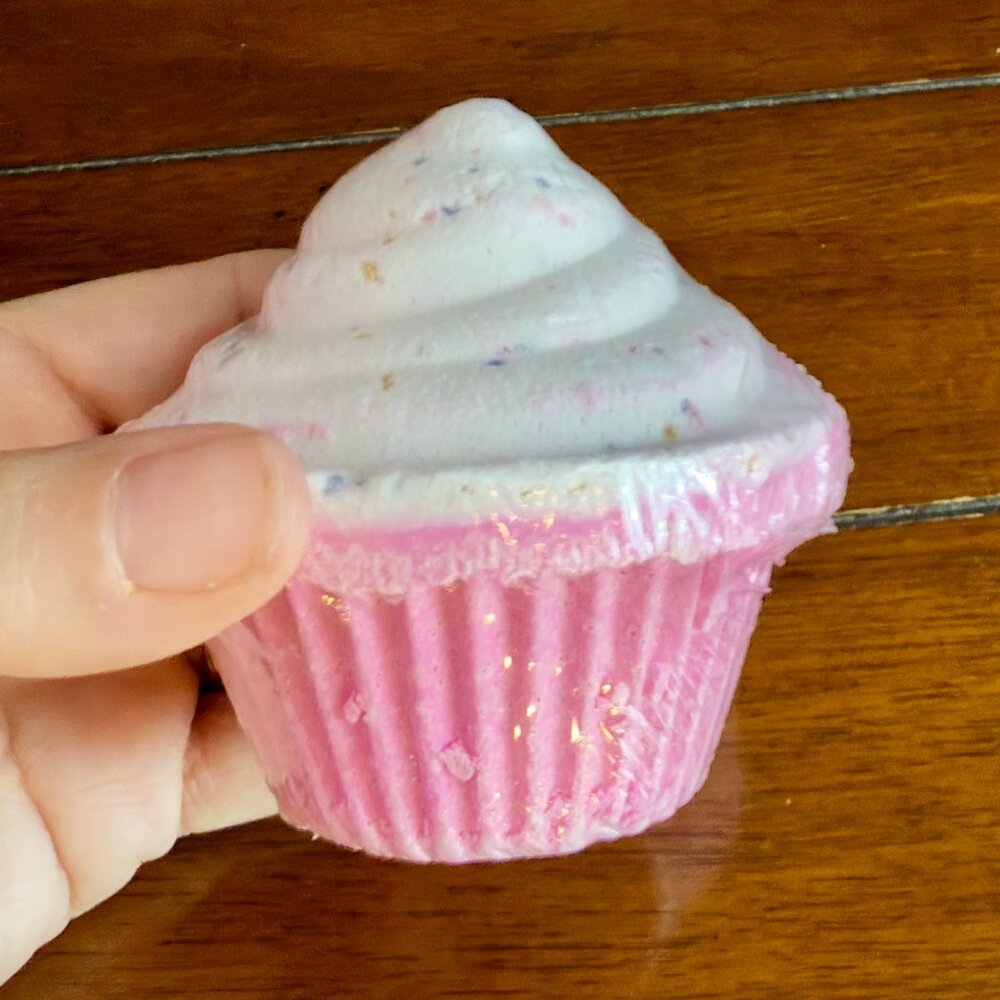 NEW Confetti Cupcake  Bath Fizzy by Bath & Body Works